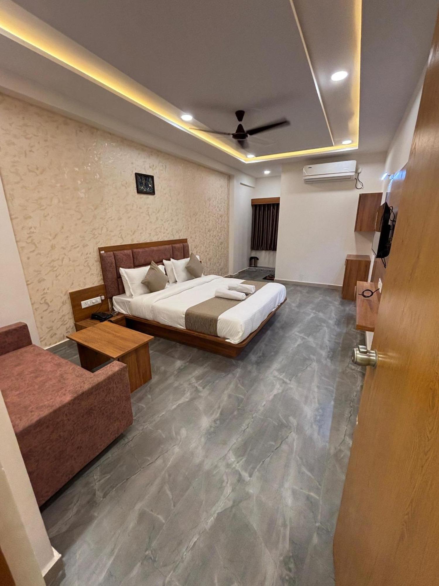 Hotel Mountain Bharuch Dış mekan fotoğraf