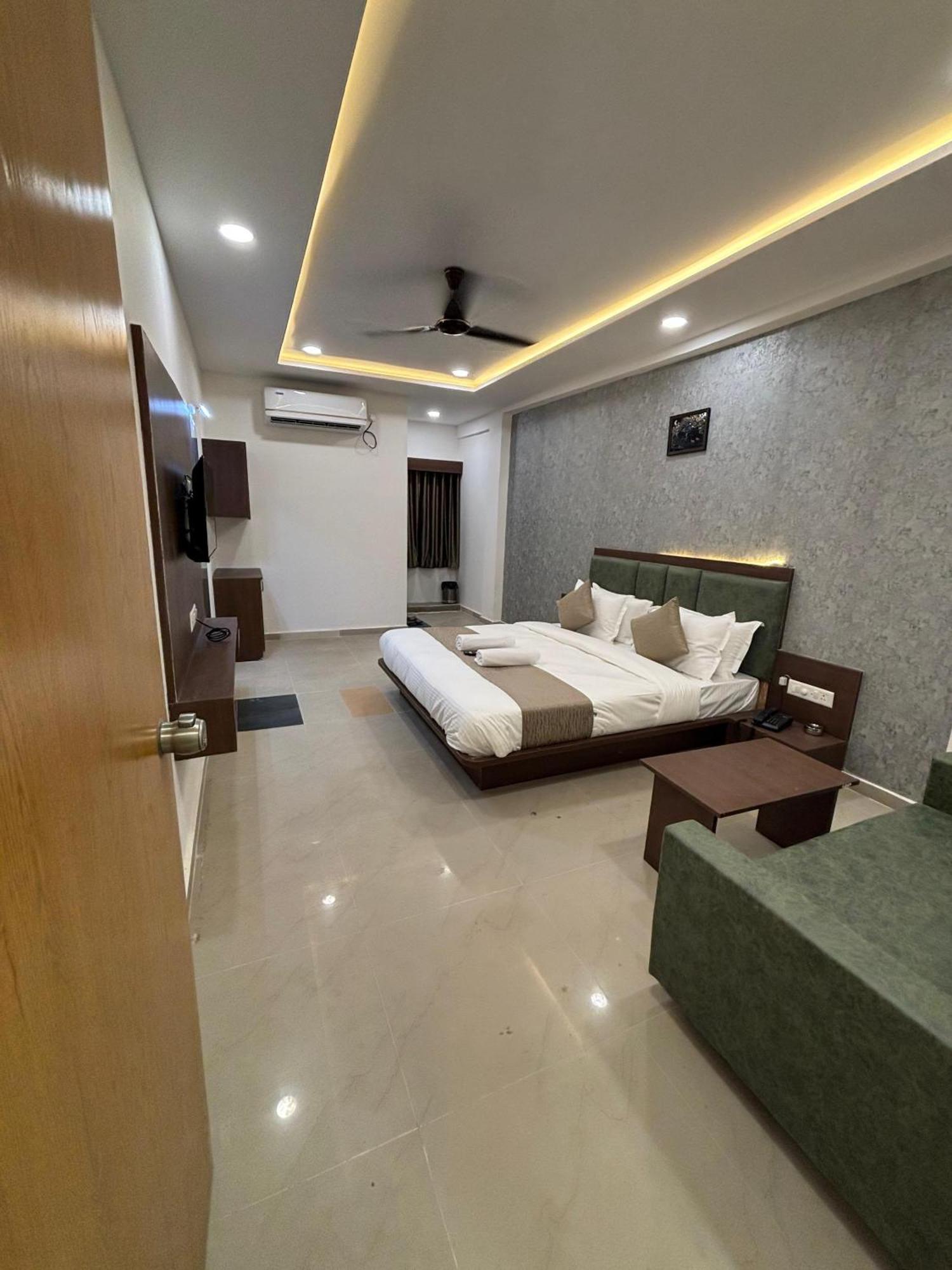 Hotel Mountain Bharuch Dış mekan fotoğraf
