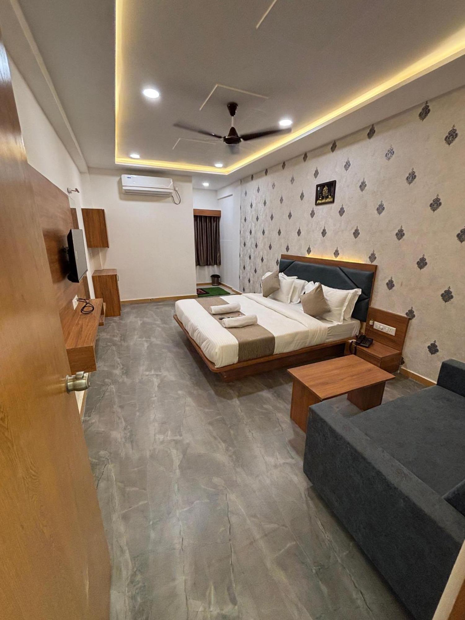 Hotel Mountain Bharuch Dış mekan fotoğraf